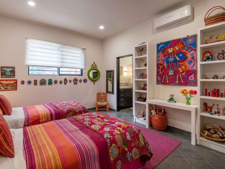 Contemporary Obraje — 7 photos