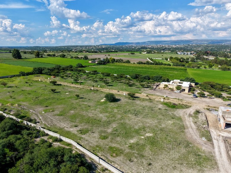 Laja Country Lot 5 — 18 photos