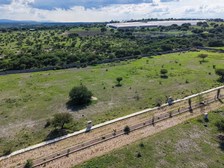 Laja Country Lot 5 — 6 photos