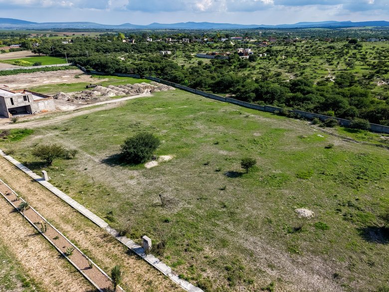 Laja Country Lot 5 — 8 photos