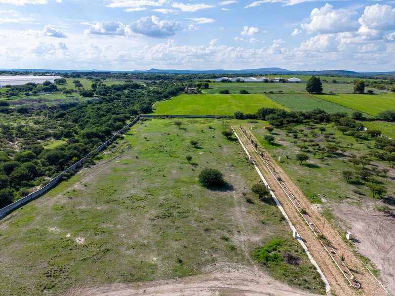 Laja Country Lot 5 — 20 photos