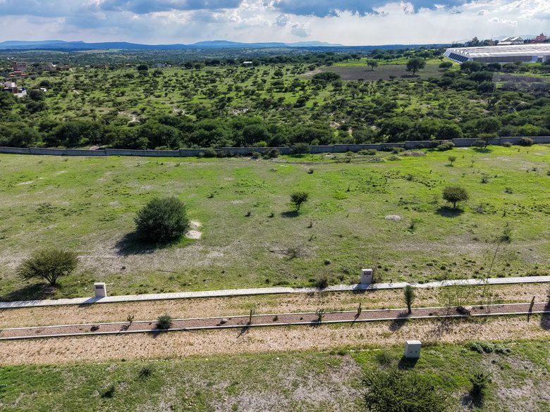 Laja Country Lot 5 — 4 photos