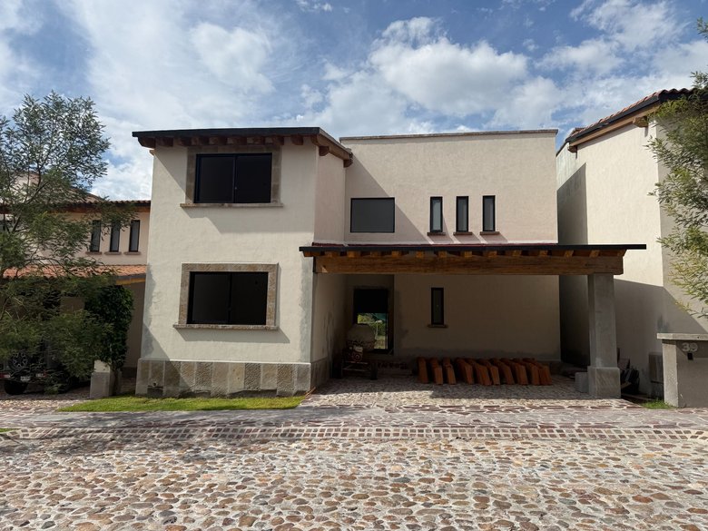 Casa Nueva Escondida — 3 photos