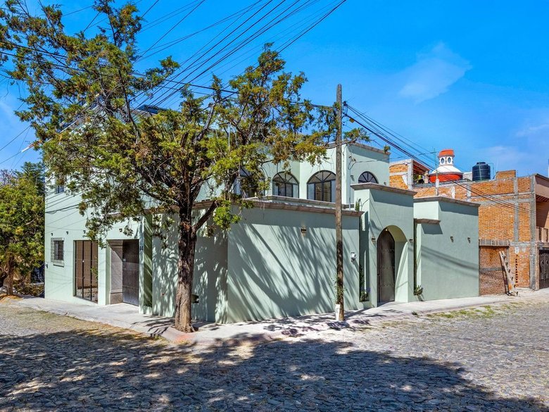 CASAS ANGEL & ANGELITO — 1 photos