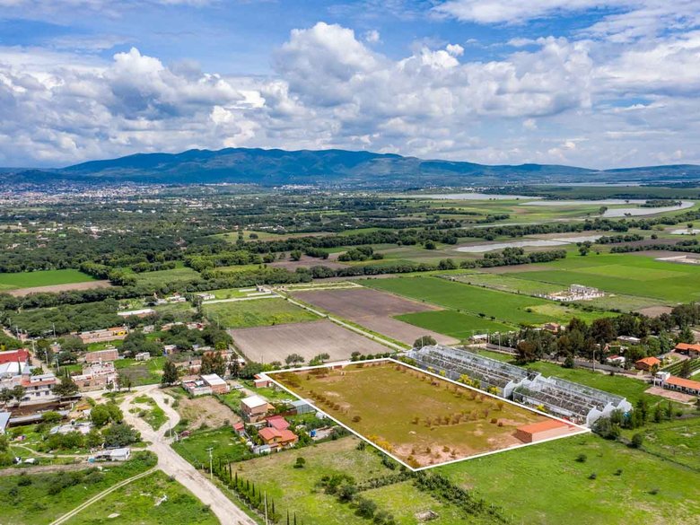 La Vivienda lot — 9 photos