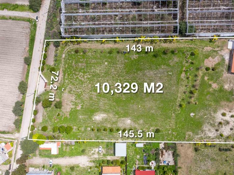 La Vivienda lot — 2 photos