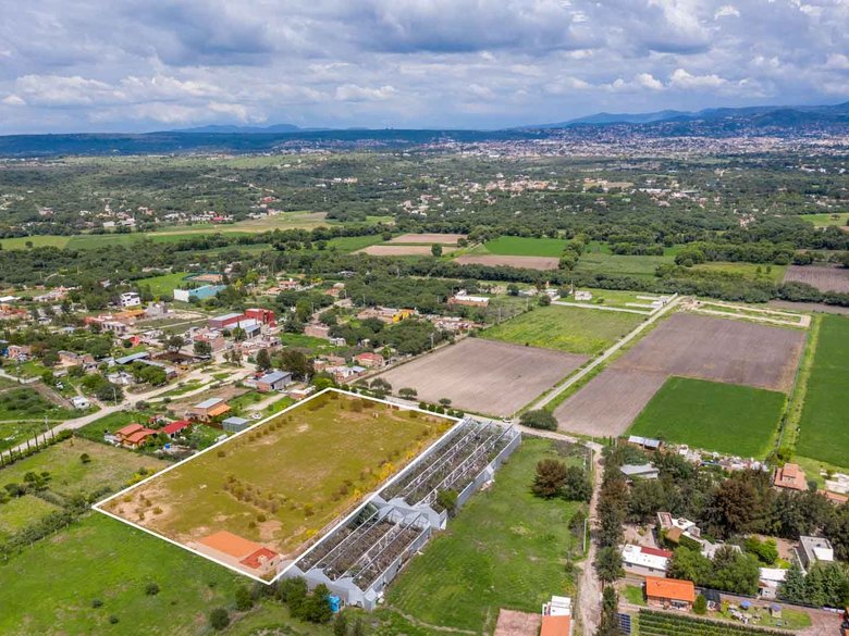 La Vivienda lot — 8 photos