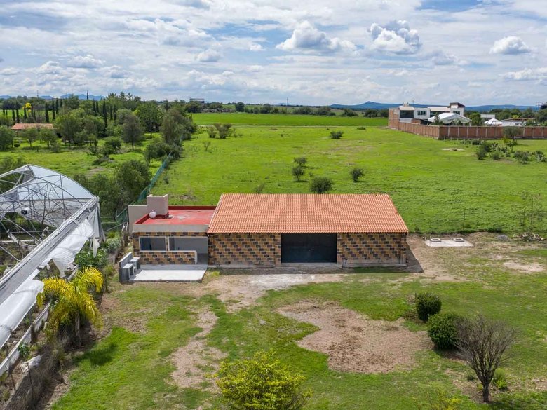 La Vivienda lot — 12 photos