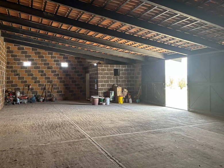 La Vivienda lot — 18 photos