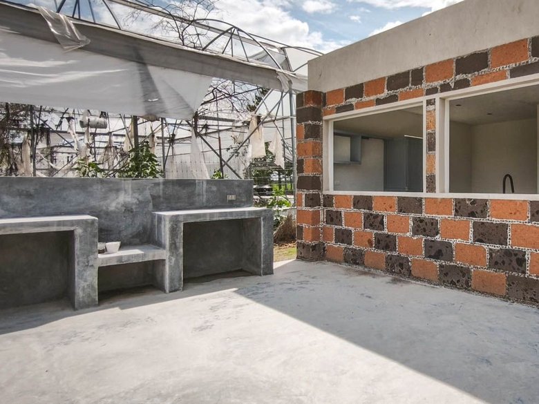 La Vivienda lot — 13 photos