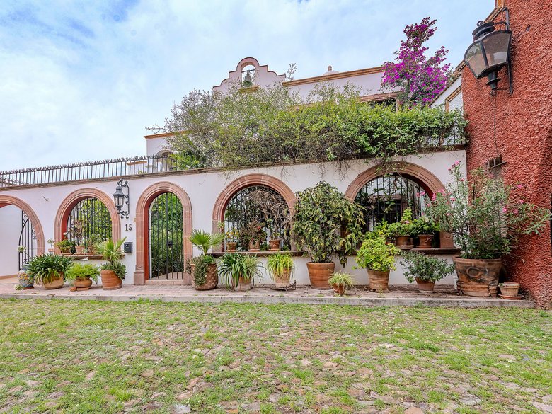 Casa De Las Máscaras — 30 photos