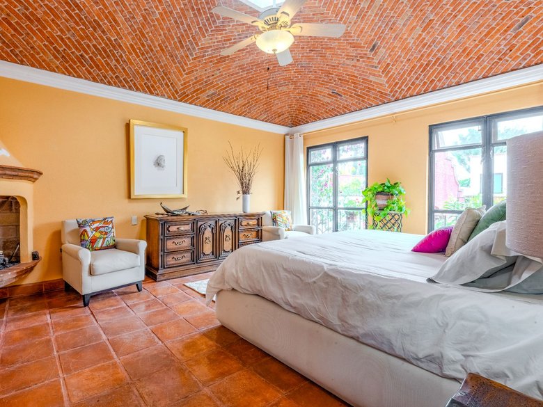 Casa De Las Máscaras — 18 photos
