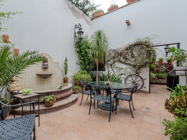 Casa De Las Máscaras — 12 photos
