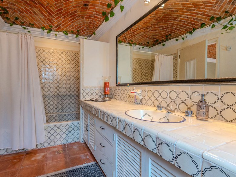 Casa De Las Máscaras — 15 photos