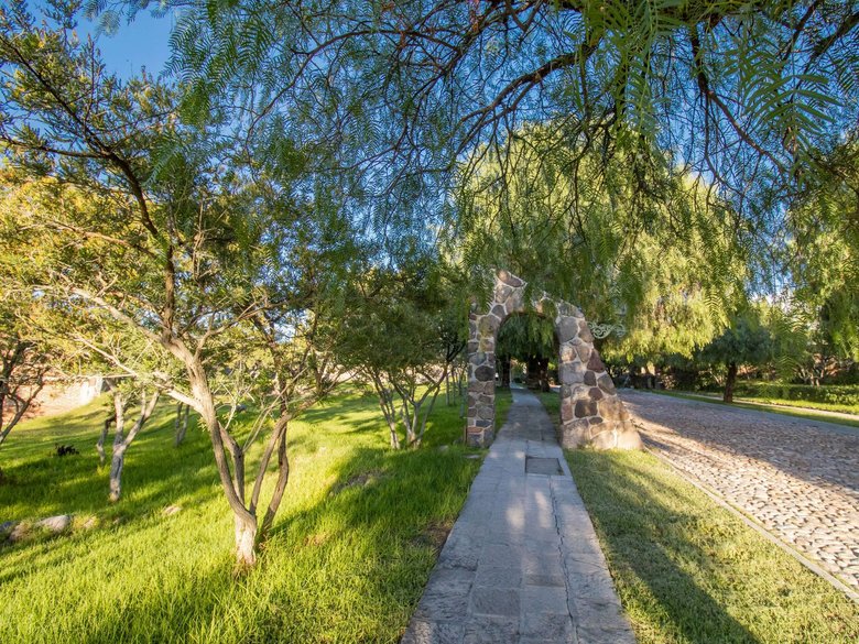 AltaVista Lot 2 – 1,025 m² | Large Homesite in Exclusive Gated Community — 3 photos