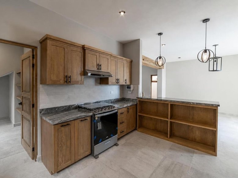 CASA EL CAPRICHO | AVAILABLE  — 5 photos