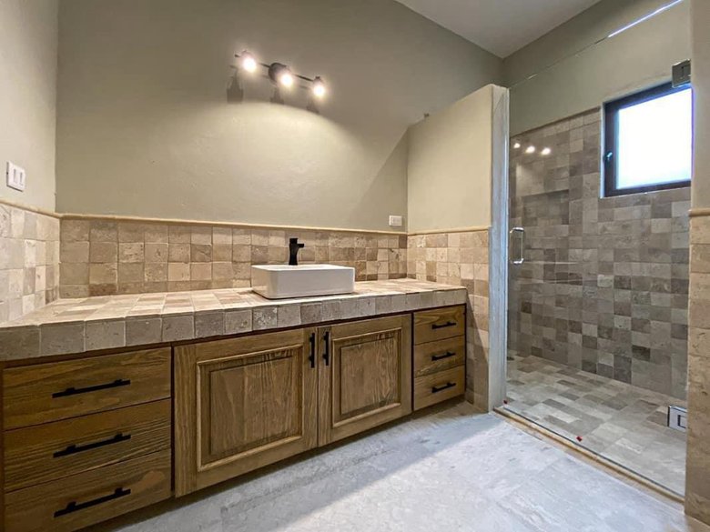 CASA EL CAPRICHO | AVAILABLE  — 24 photos
