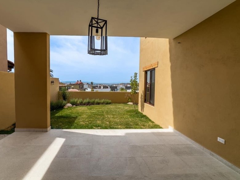 CASA EL CAPRICHO | AVAILABLE  — 12 photos