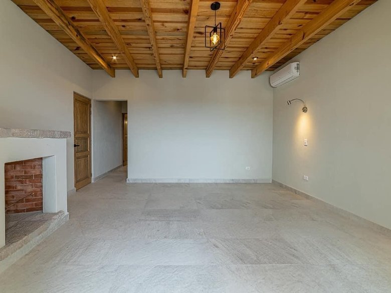 CASA EL CAPRICHO | AVAILABLE  — 21 photos
