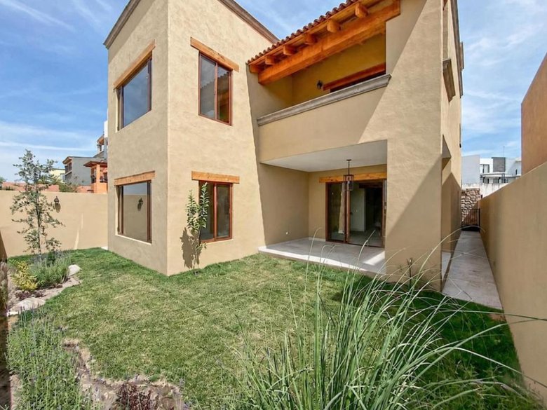 CASA EL CAPRICHO | AVAILABLE  — 1 photos
