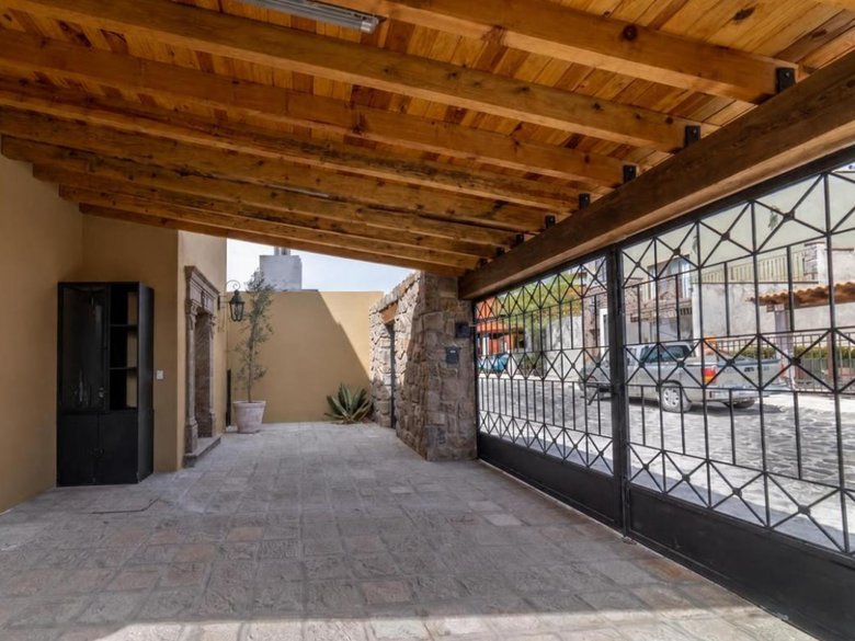 CASA EL CAPRICHO | AVAILABLE  — 34 photos