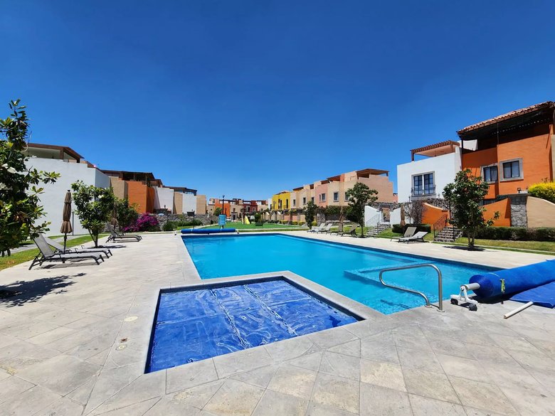 Depa Zirandaro Antigua — 11 photos