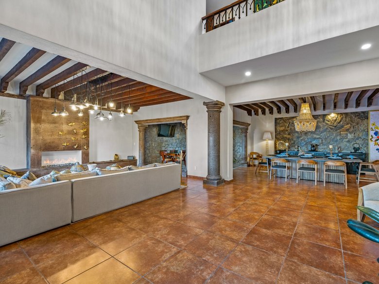 CASA MEZQUITE, SALIDA REAL A QUERÉTARO — 14 photos