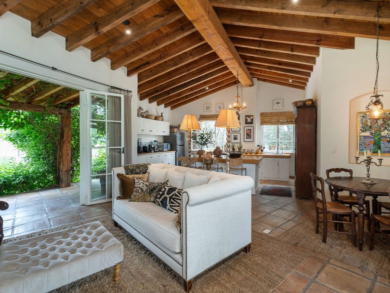 Villa Antonia — 8 photos