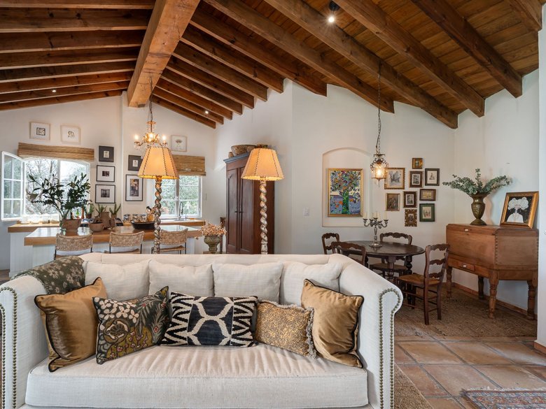 Villa Antonia — 9 photos