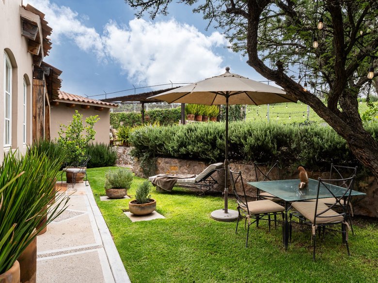 Villa Antonia — 6 photos
