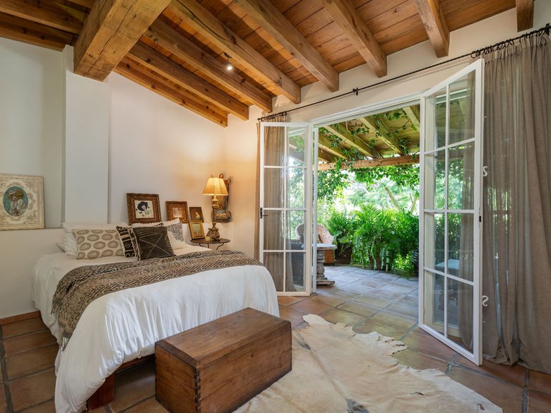Villa Antonia — 21 photos