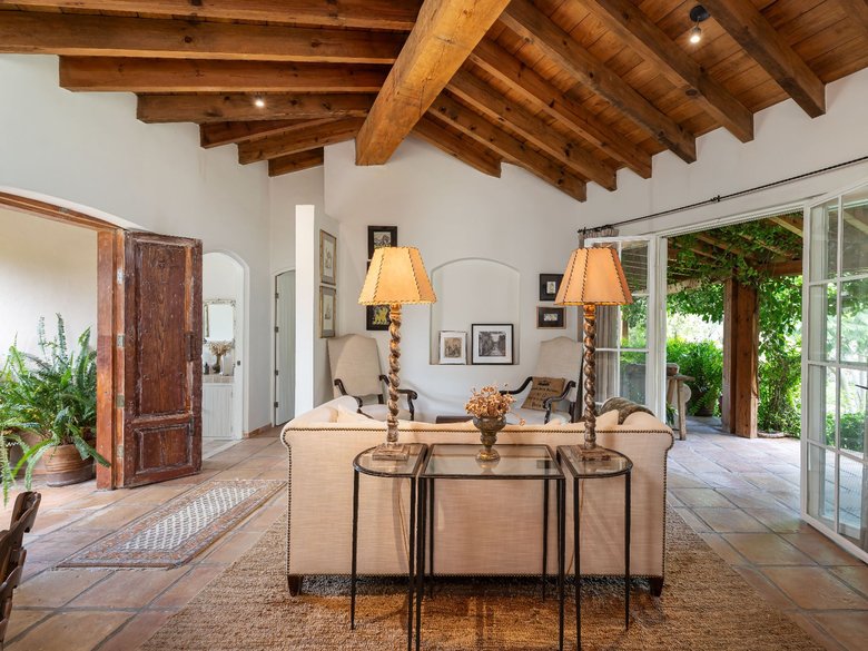 Villa Antonia — 3 photos
