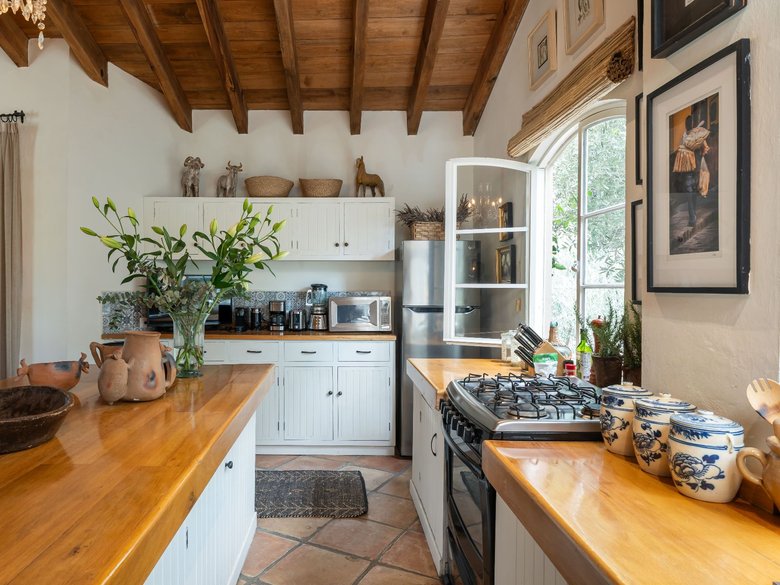 Villa Antonia — 13 photos