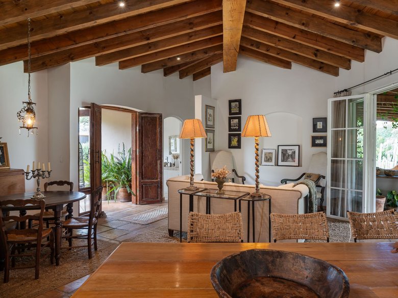 Villa Antonia — 17 photos