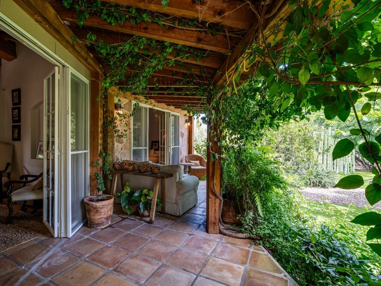 Villa Antonia — 16 photos