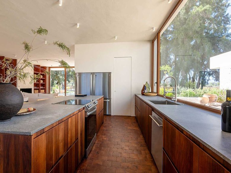 CASA REFUGIO — 10 photos