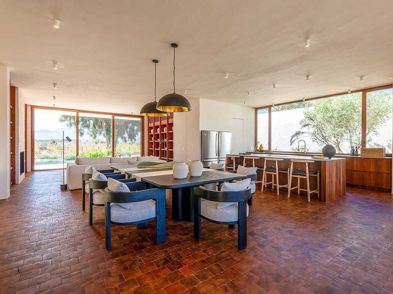 CASA REFUGIO — 5 photos