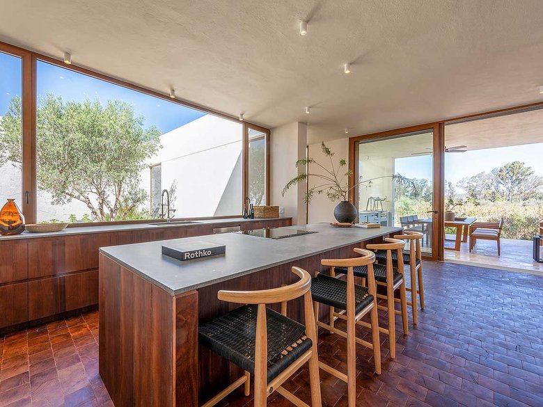 CASA REFUGIO — 9 photos