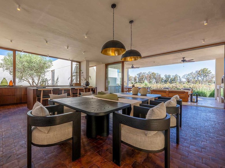 CASA REFUGIO — 8 photos