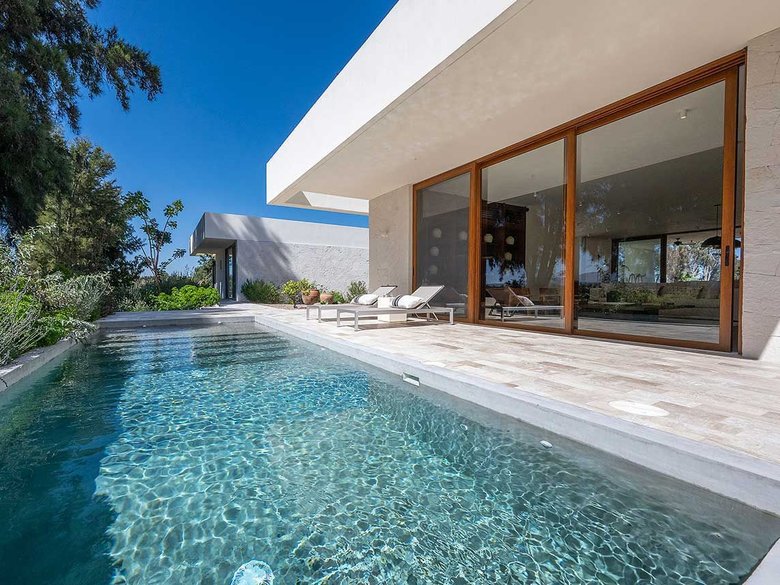 CASA REFUGIO — 18 photos