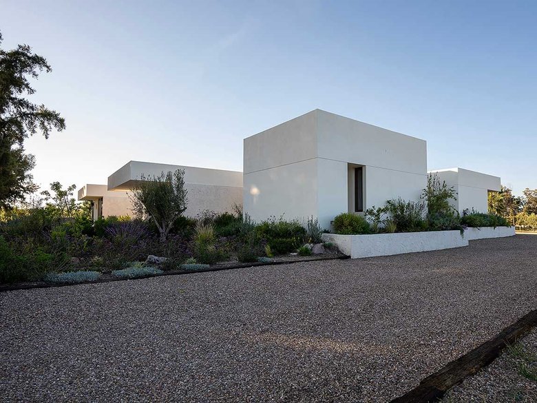 CASA REFUGIO — 3 photos