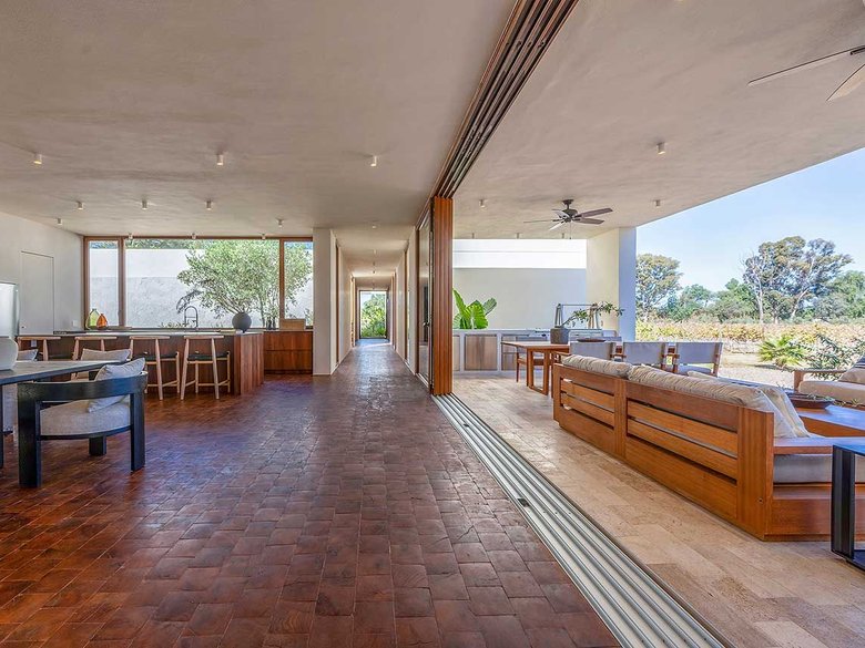 CASA REFUGIO — 4 photos