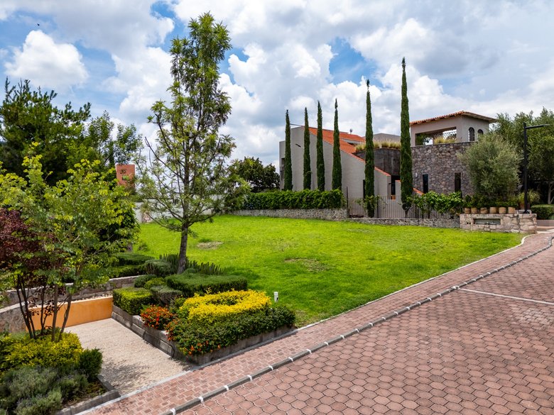 Lot Los Patios — 8 photos