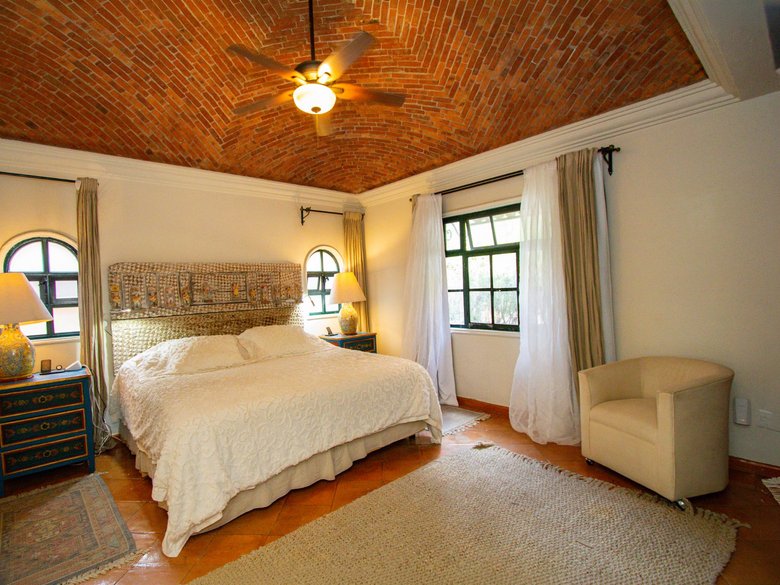 Condo Sto. Domingo — 5 photos