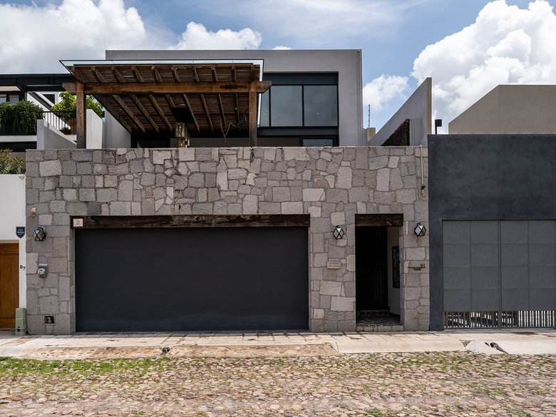 Casa Hoyo 13 — 27 photos
