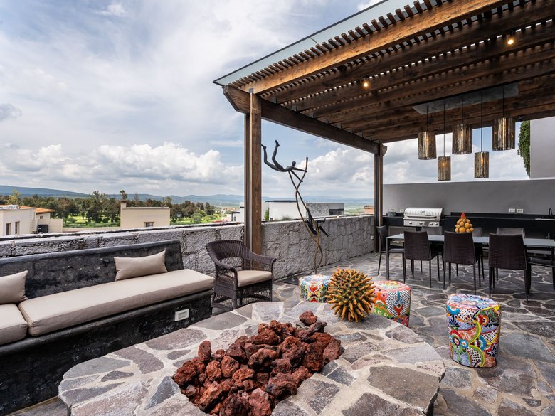 Casa Hoyo 13 — 10 photos