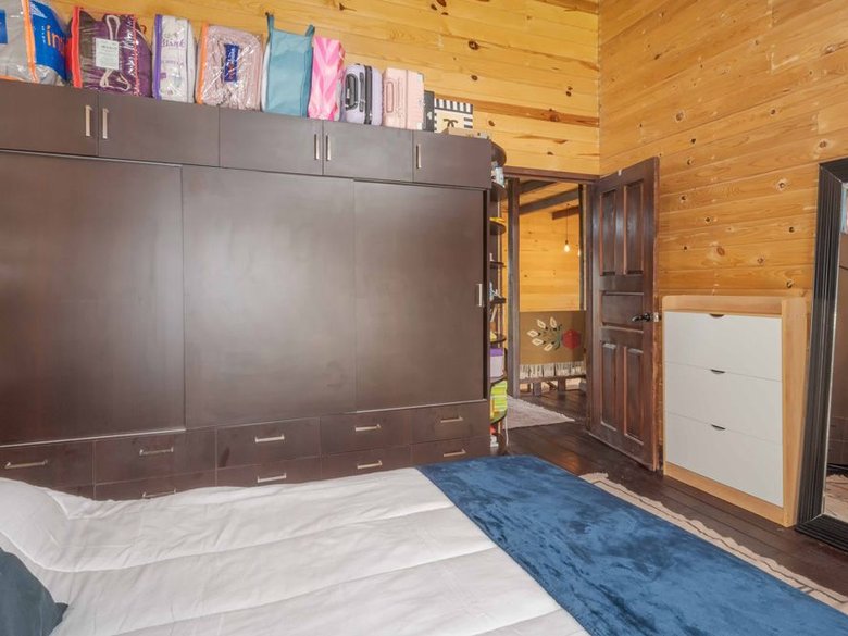 Cozy Cabin — 13 photos