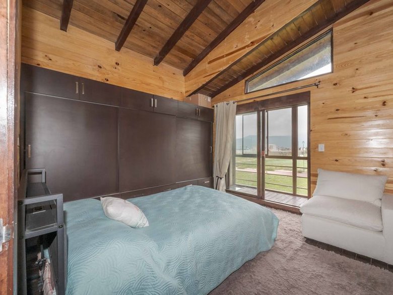 Cozy Cabin — 7 photos