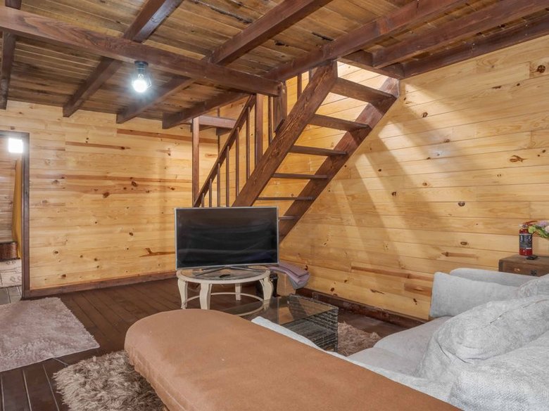 Cozy Cabin — 8 photos