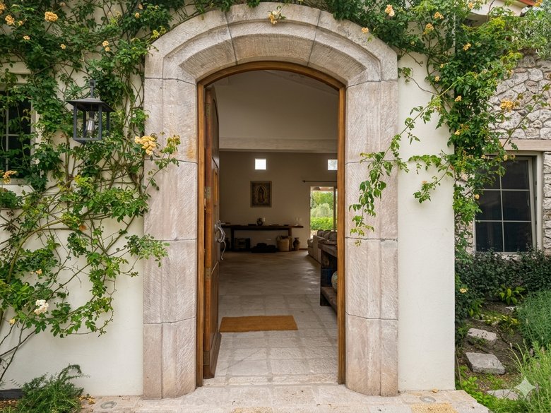 CASA VIÑEDO — 4 photos